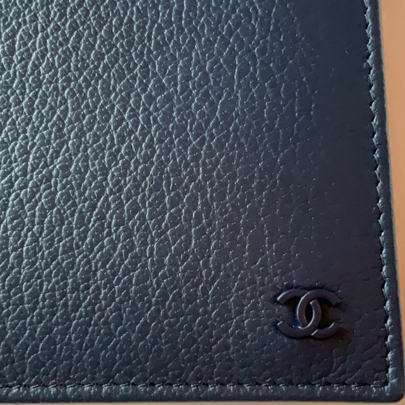 ๐๐น๐ CHANEL PASSPORT COVER ๐๐น๐ NWT ๐๐น๐ - Picture 8 of 16